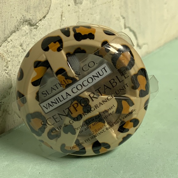 Vanilla Coconut Scentportable Leopard Bath & Body - Picture 5 of 8